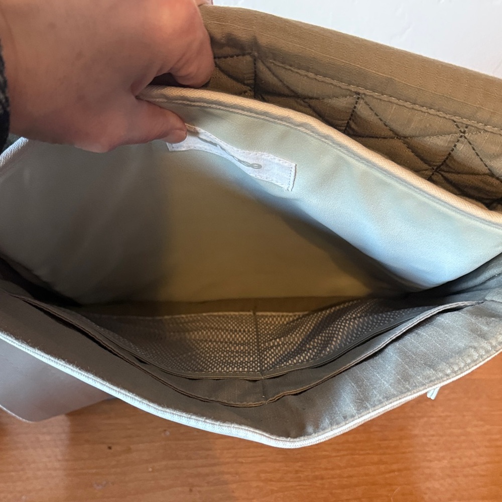 Incase Light Gray Laptop Messenger Bag - Picture 5 of 10